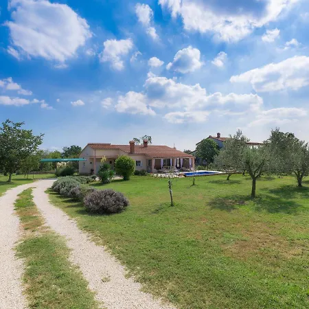 Holiday home Filipana - Rca405 By Interhome